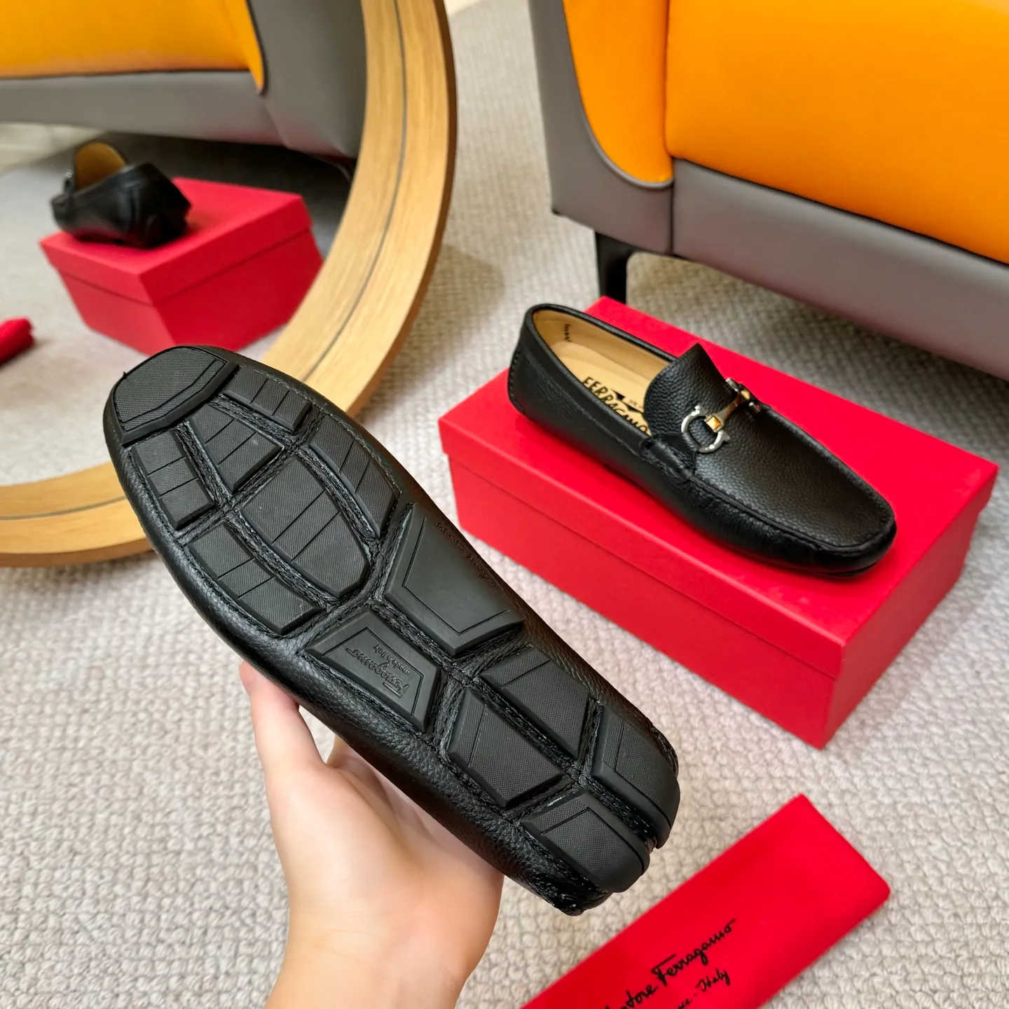 Men's men's shoes 💰420 (Yangli) Ferragamo 〰Ferragamo 2⃣️0⃣️2⃣️5️⃣ New series 👊🏻 Upper 🇮🇹 Italian imported calfskin, original outsole molding. Water-dyed sheepskin lining. The identity of every successful man is set off, and the upper and lower shoes are elegant and stable🚶🏻🚶🏻The high-end custom counter original replica is an eternal classic🔍️Number of codes: 38-46 with counter packaging